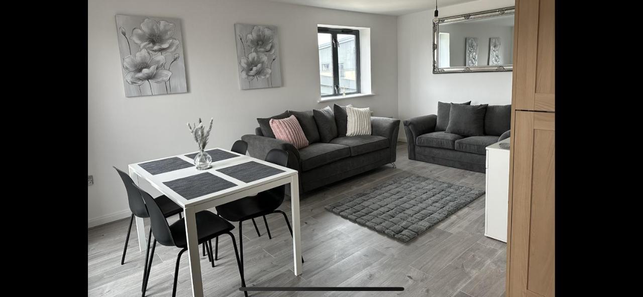 2 Bed Modern Apartment Суонзи Екстериор снимка