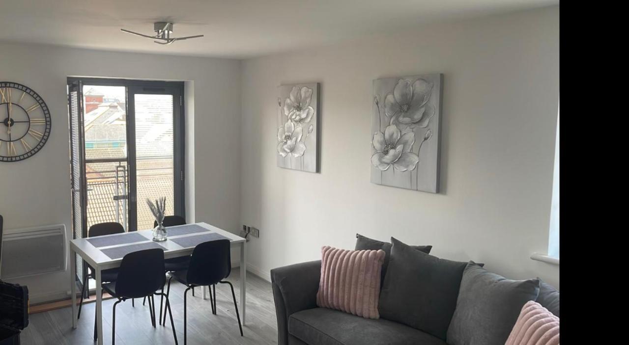 2 Bed Modern Apartment Суонзи Екстериор снимка