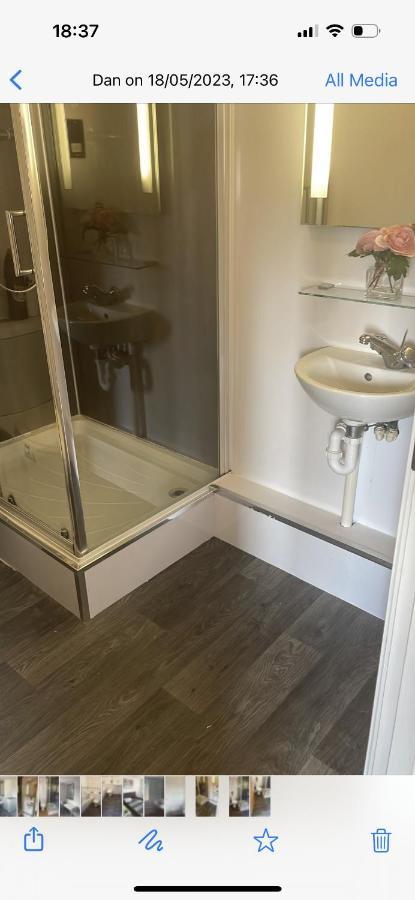2 Bed Modern Apartment Суонзи Екстериор снимка